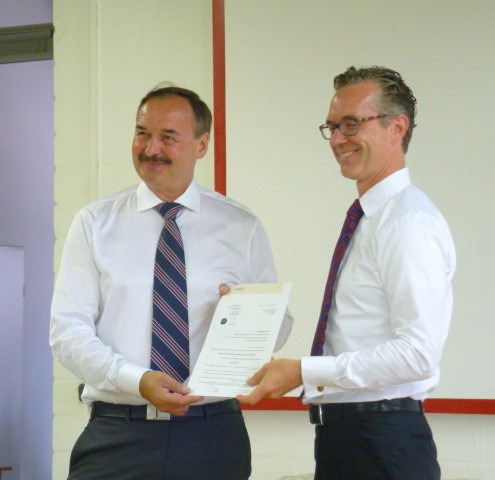 links Dr. Berend Lindner, r. Ralf Mertens von Fischer & Plath